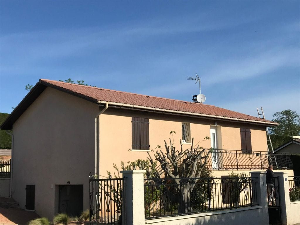 hydrofugation-toiture-colorée-avant hydrofugation toiture avant